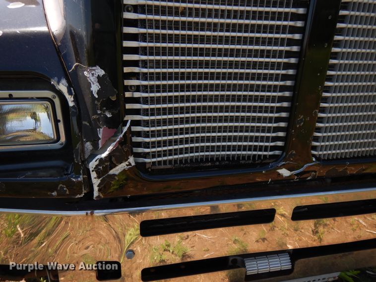 image for item DG7812 1997 Kenworth T600  semi truck