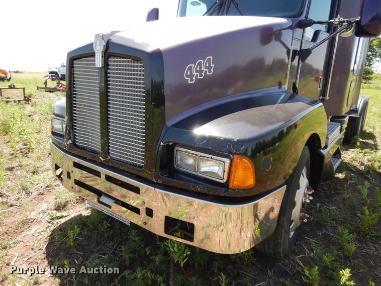 image for item DG7812 1997 Kenworth T600  semi truck