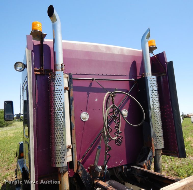 image for item DG7812 1997 Kenworth T600  semi truck