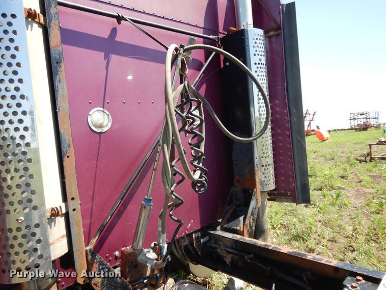 image for item DG7812 1997 Kenworth T600  semi truck