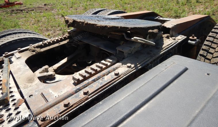 image for item DG7812 1997 Kenworth T600  semi truck