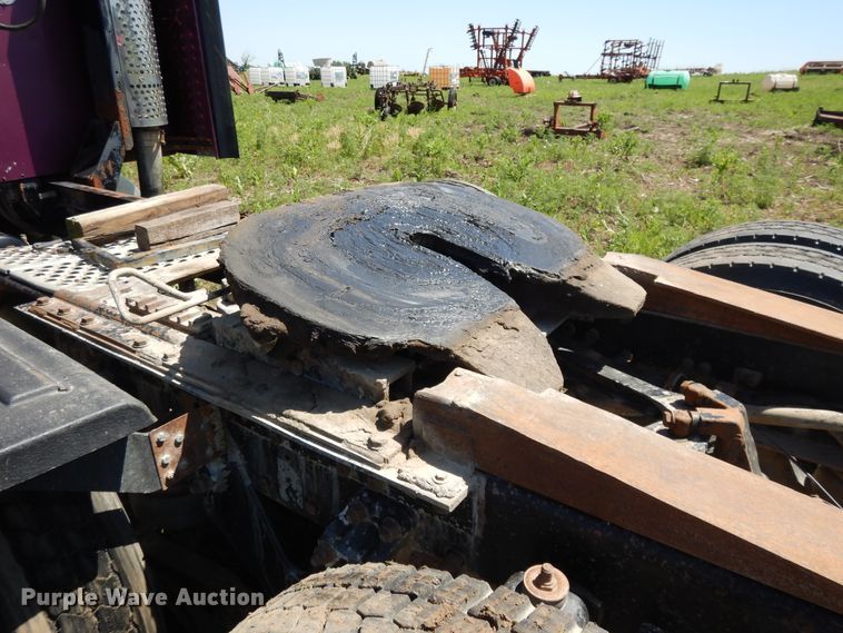 image for item DG7812 1997 Kenworth T600  semi truck