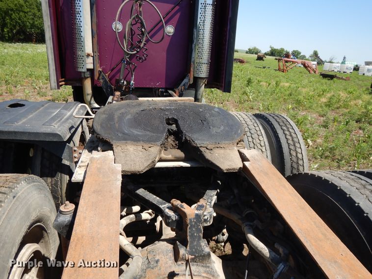 image for item DG7812 1997 Kenworth T600  semi truck