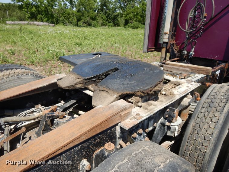 image for item DG7812 1997 Kenworth T600  semi truck