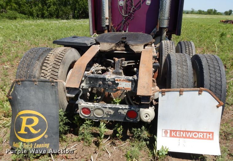 image for item DG7812 1997 Kenworth T600  semi truck