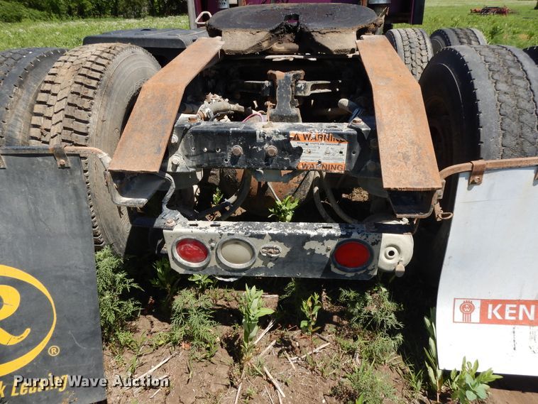 image for item DG7812 1997 Kenworth T600  semi truck