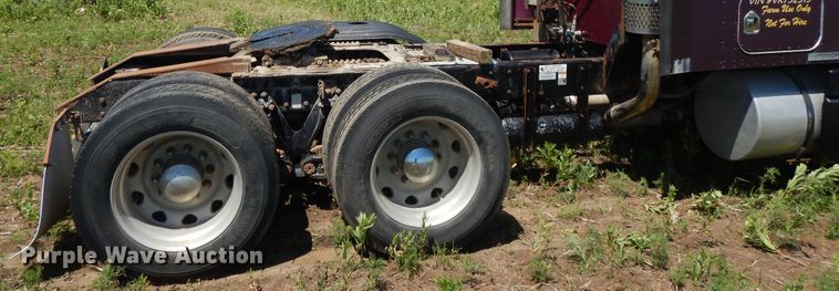 image for item DG7812 1997 Kenworth T600  semi truck