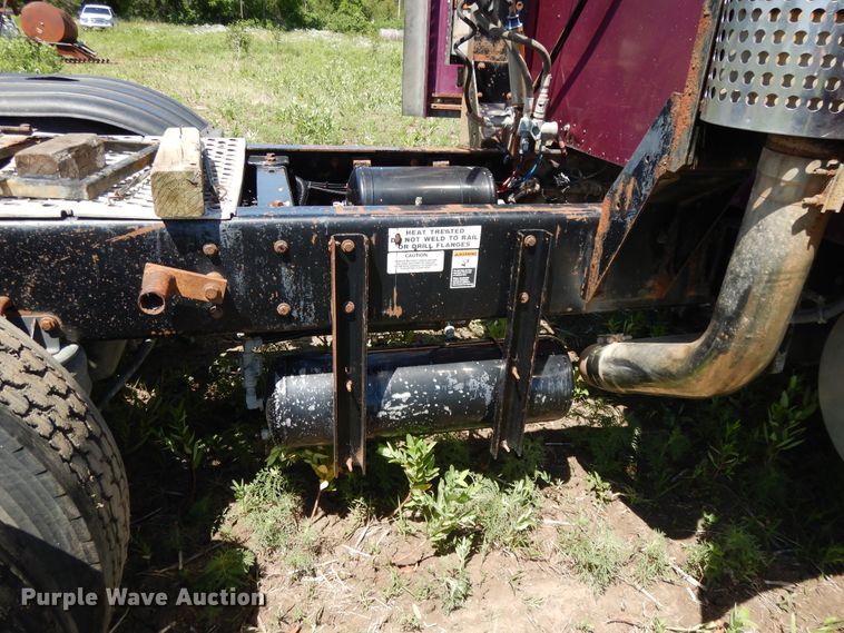 image for item DG7812 1997 Kenworth T600  semi truck