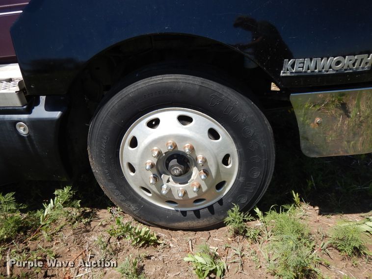image for item DG7812 1997 Kenworth T600  semi truck