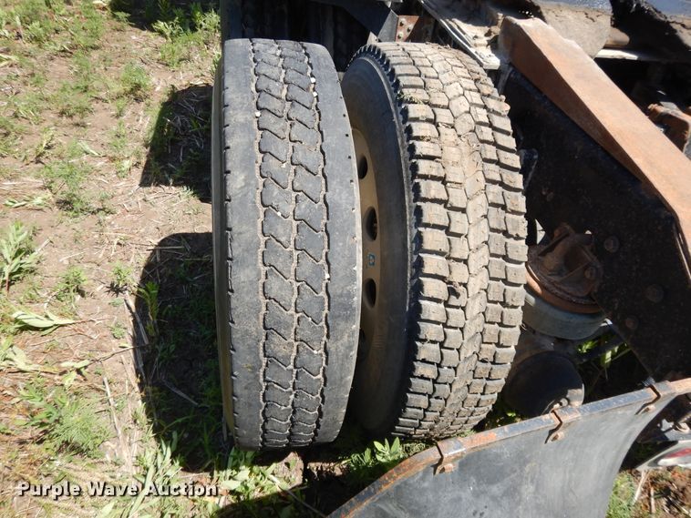 image for item DG7812 1997 Kenworth T600  semi truck