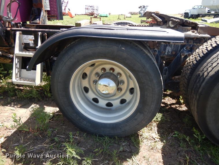 image for item DG7812 1997 Kenworth T600  semi truck