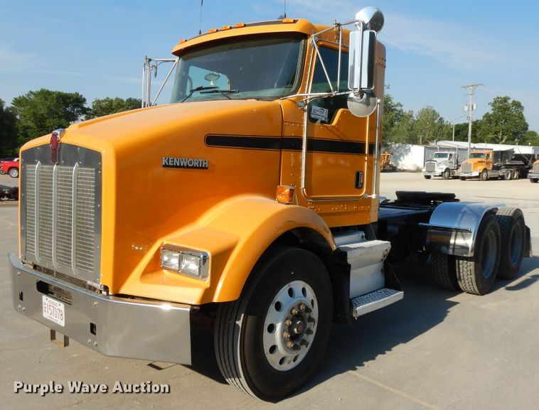 image for item DG7822 2006 Kenworth T800  semi truck