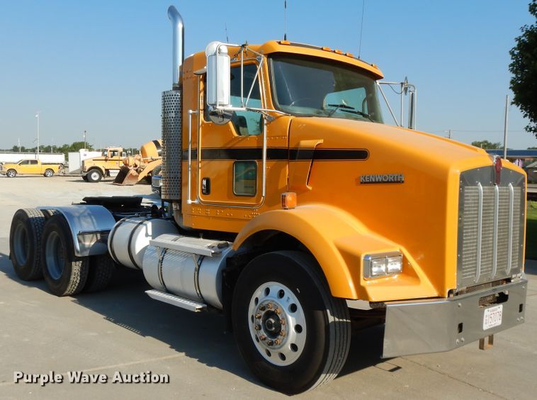 image for item DG7822 2006 Kenworth T800  semi truck