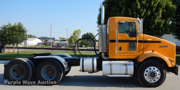 image for item DG7822 2006 Kenworth T800  semi truck
