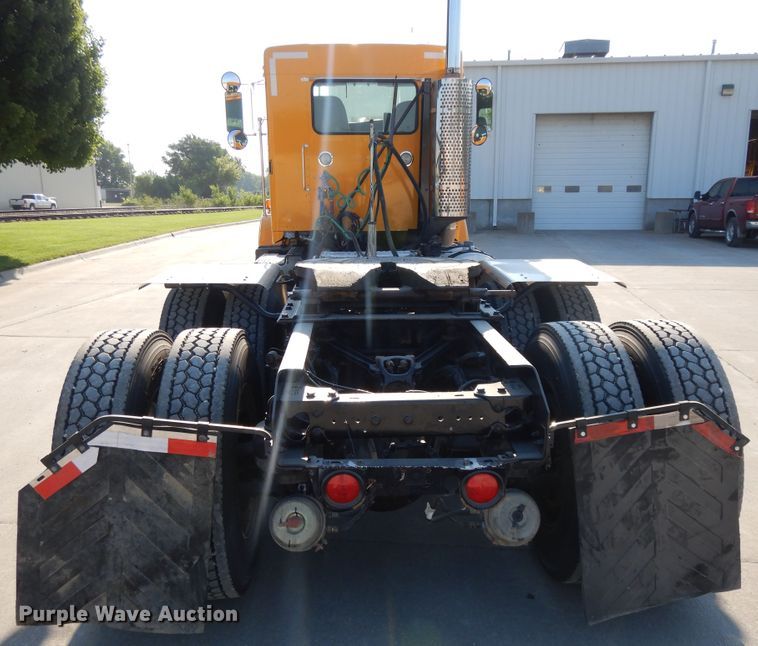 image for item DG7822 2006 Kenworth T800  semi truck