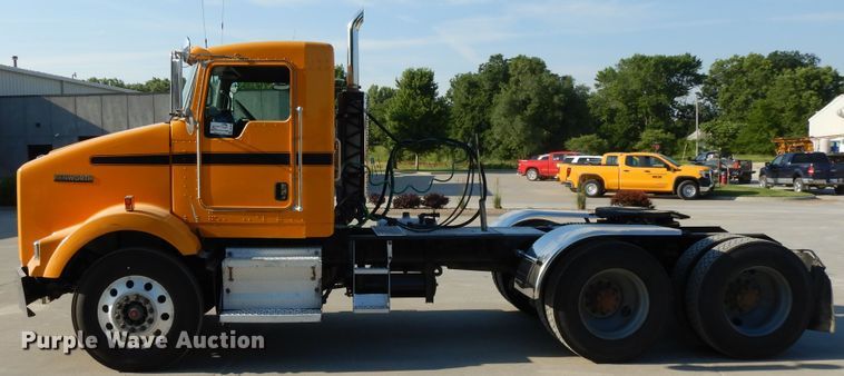 image for item DG7822 2006 Kenworth T800  semi truck