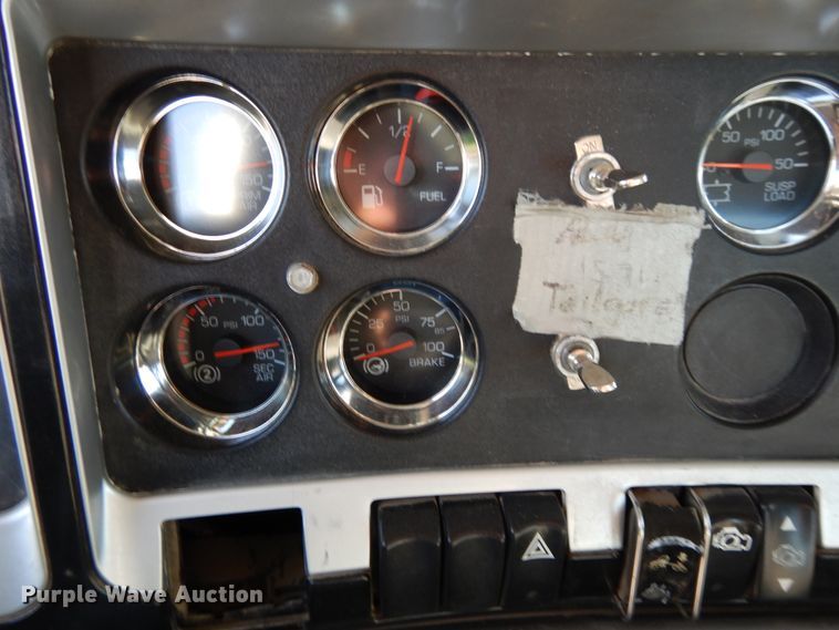 image for item DG7822 2006 Kenworth T800  semi truck