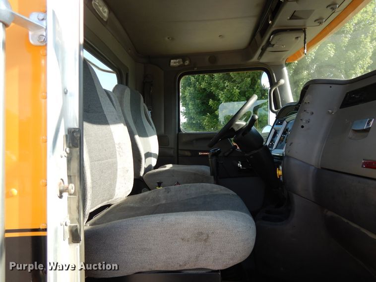 image for item DG7822 2006 Kenworth T800  semi truck