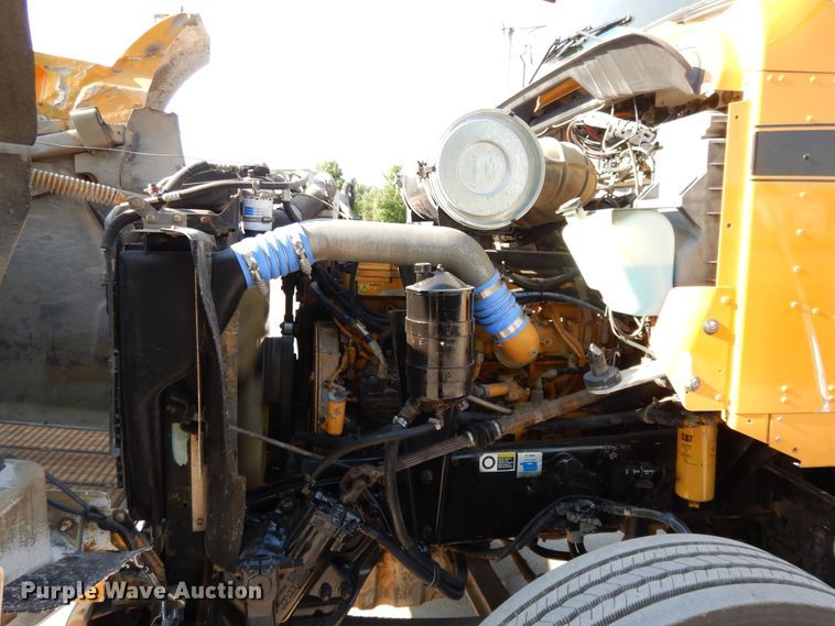 image for item DG7822 2006 Kenworth T800  semi truck