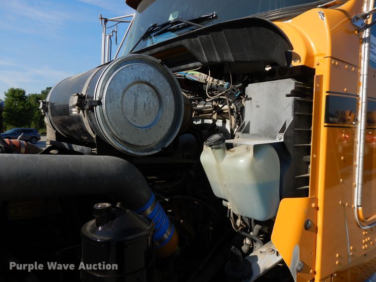 image for item DG7822 2006 Kenworth T800  semi truck