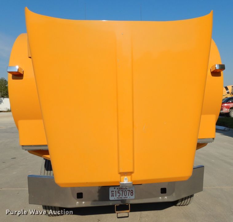 image for item DG7822 2006 Kenworth T800  semi truck