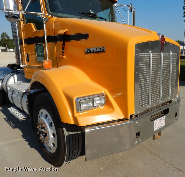 image for item DG7822 2006 Kenworth T800  semi truck