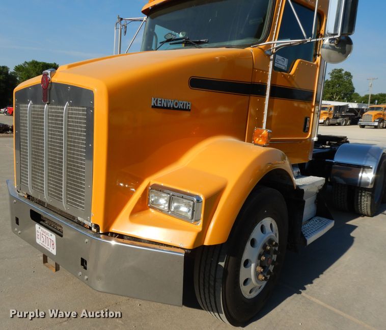 image for item DG7822 2006 Kenworth T800  semi truck