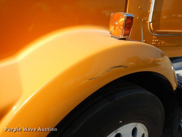 image for item DG7822 2006 Kenworth T800  semi truck