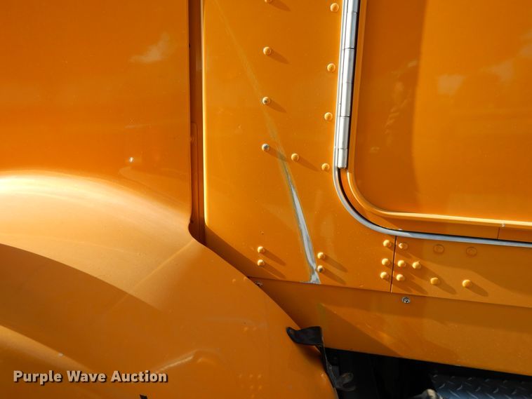 image for item DG7822 2006 Kenworth T800  semi truck