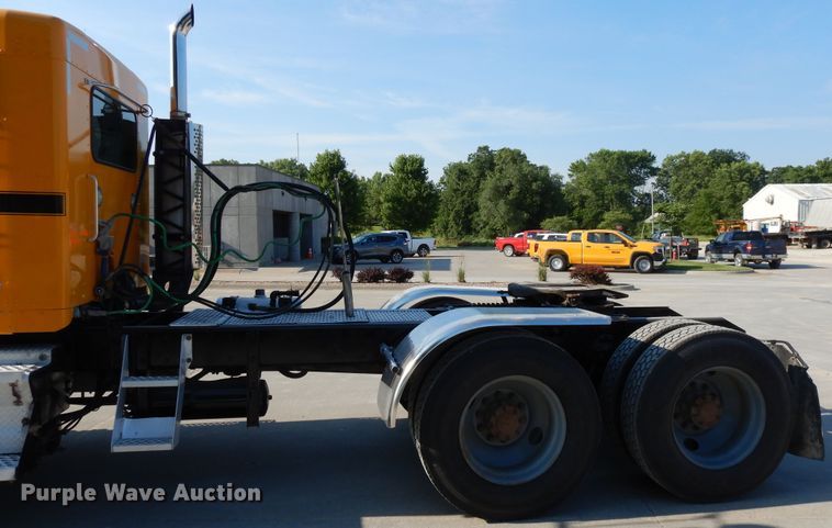 image for item DG7822 2006 Kenworth T800  semi truck