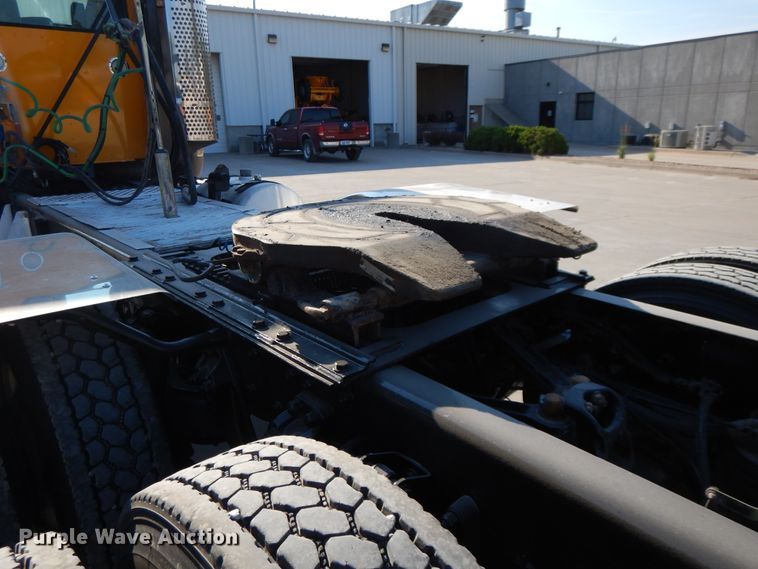 image for item DG7822 2006 Kenworth T800  semi truck