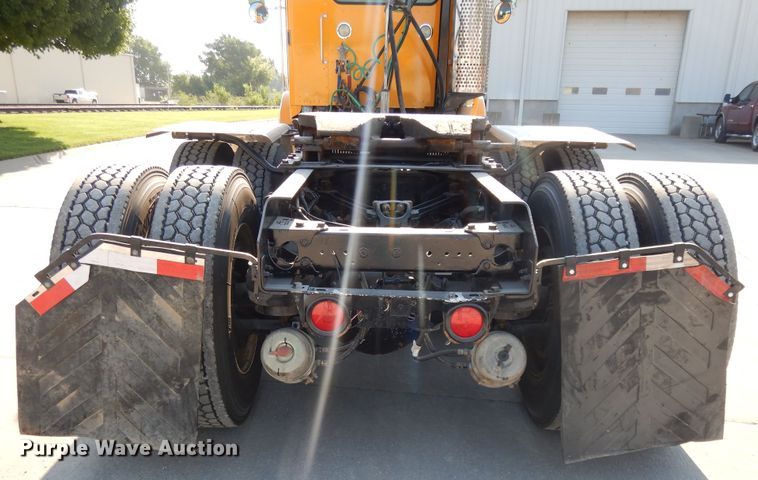 image for item DG7822 2006 Kenworth T800  semi truck