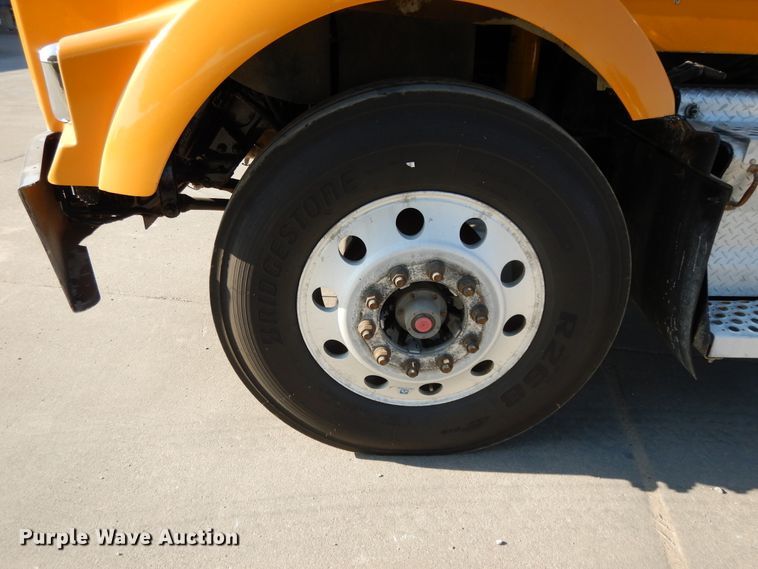 image for item DG7822 2006 Kenworth T800  semi truck