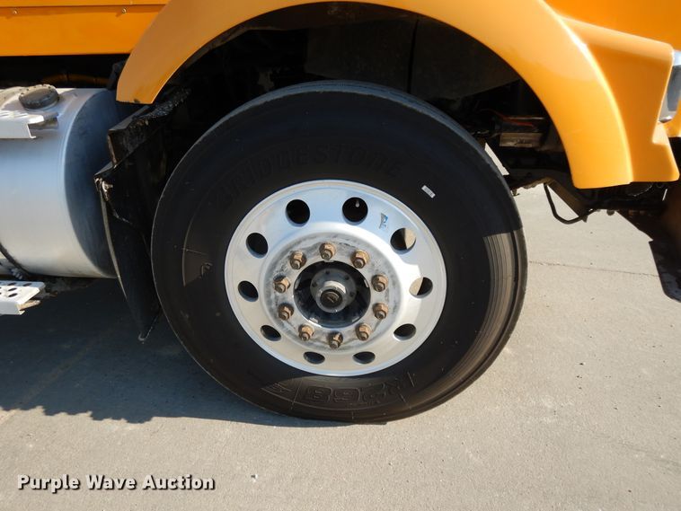 image for item DG7822 2006 Kenworth T800  semi truck