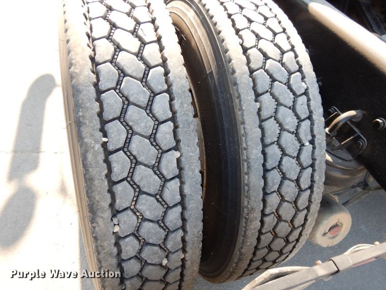 image for item DG7822 2006 Kenworth T800  semi truck