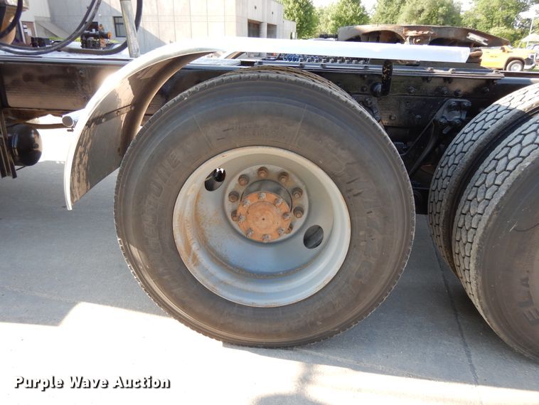 image for item DG7822 2006 Kenworth T800  semi truck