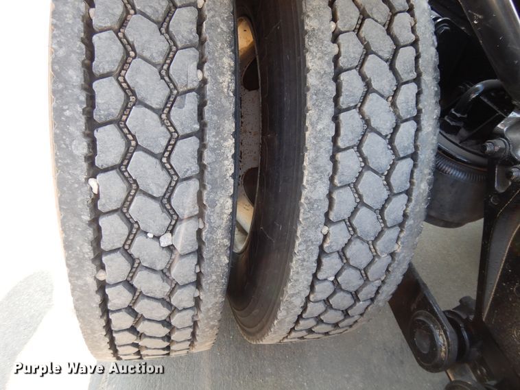 image for item DG7822 2006 Kenworth T800  semi truck