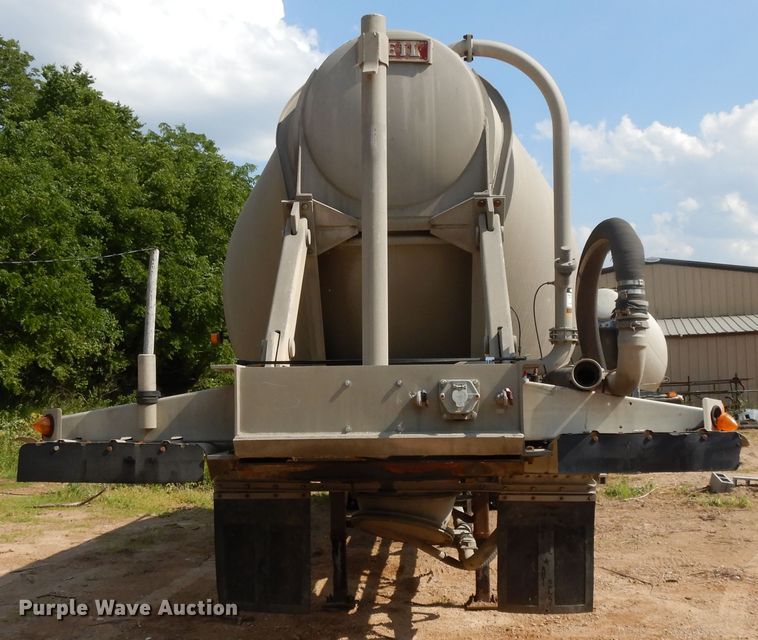 image for item DG7830 1997 Heil pneumatic dry bulk trailer