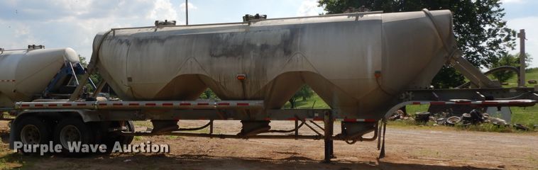 image for item DG7830 1997 Heil pneumatic dry bulk trailer