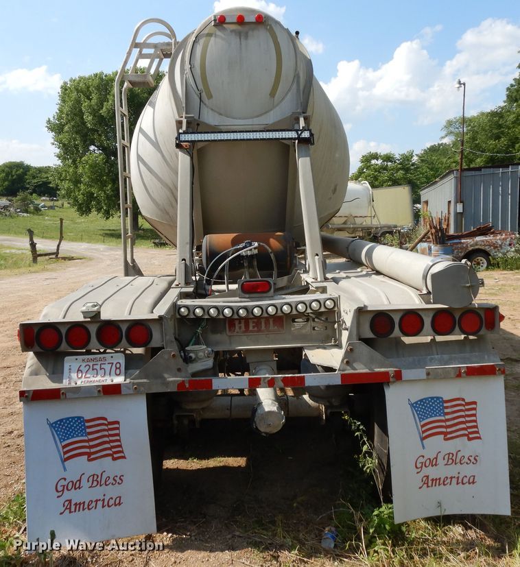 image for item DG7830 1997 Heil pneumatic dry bulk trailer