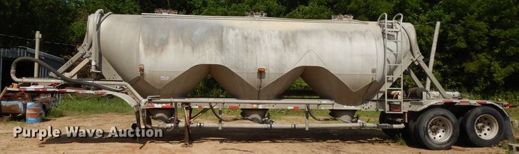 image for item DG7830 1997 Heil pneumatic dry bulk trailer