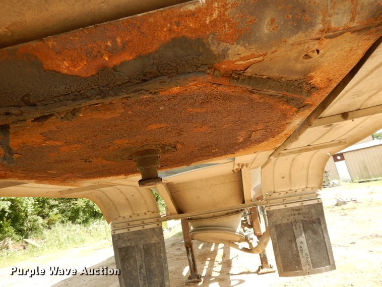 image for item DG7830 1997 Heil pneumatic dry bulk trailer