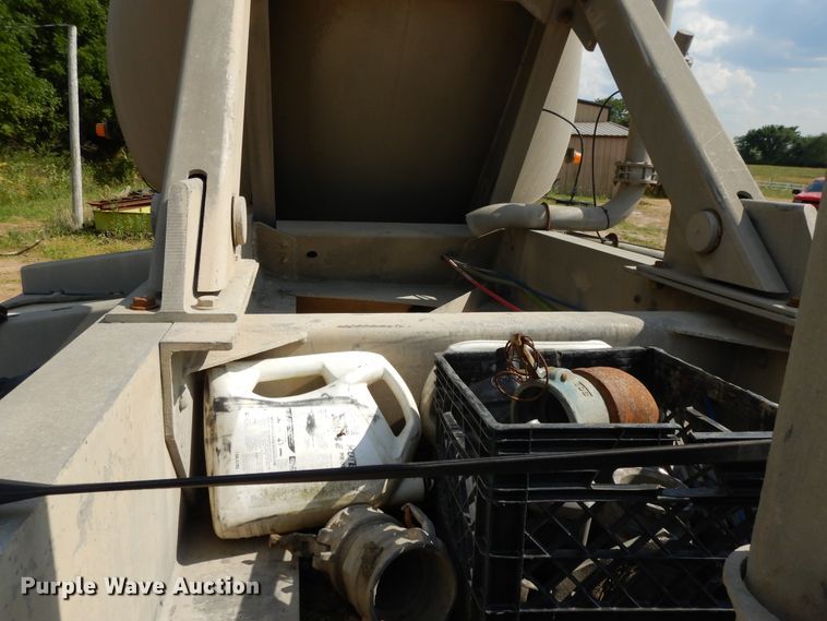 image for item DG7830 1997 Heil pneumatic dry bulk trailer