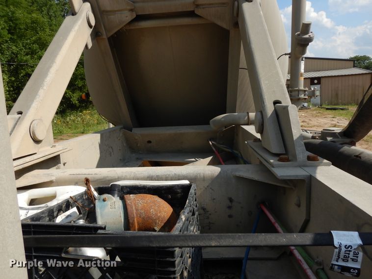 image for item DG7830 1997 Heil pneumatic dry bulk trailer