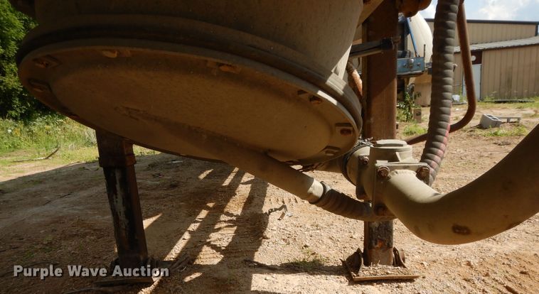 image for item DG7830 1997 Heil pneumatic dry bulk trailer