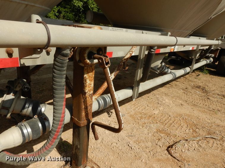 image for item DG7830 1997 Heil pneumatic dry bulk trailer