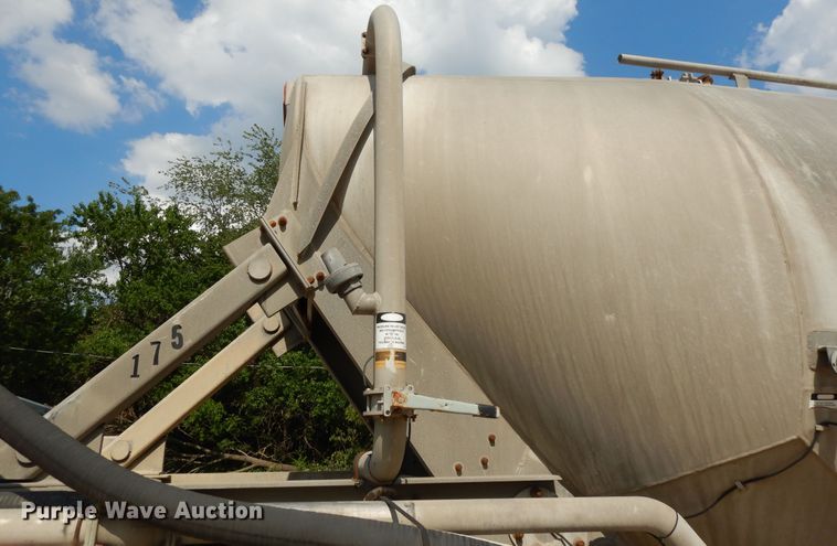 image for item DG7830 1997 Heil pneumatic dry bulk trailer