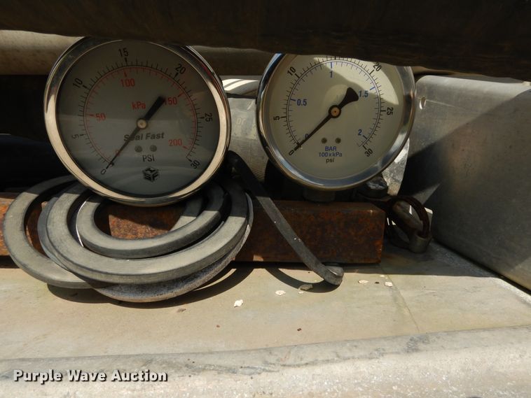 image for item DG7830 1997 Heil pneumatic dry bulk trailer