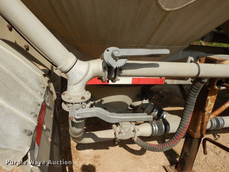 image for item DG7830 1997 Heil pneumatic dry bulk trailer