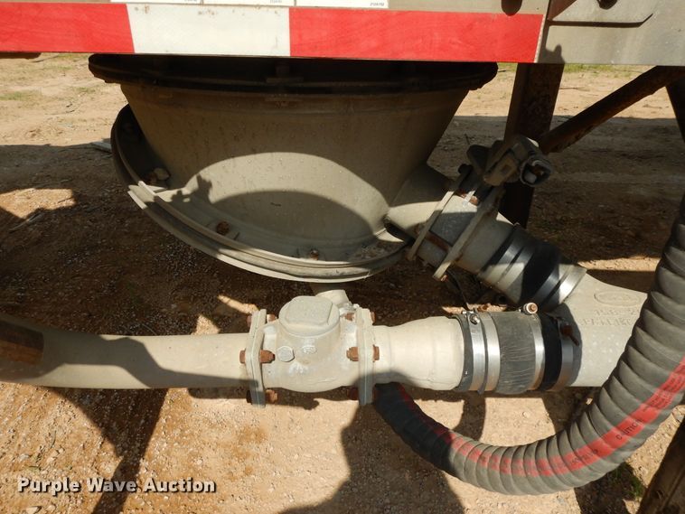 image for item DG7830 1997 Heil pneumatic dry bulk trailer